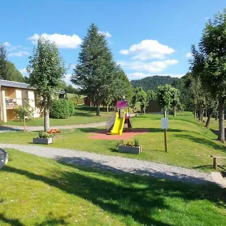 Parque de Campismo 3 Etoiles - Piscine - Eeeggf Meyrueis
