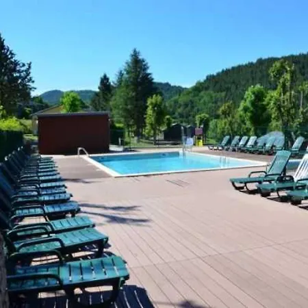 3 Etoiles - Piscine - Eeeggf *