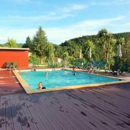 3 Etoiles - Piscine - Eeeggf